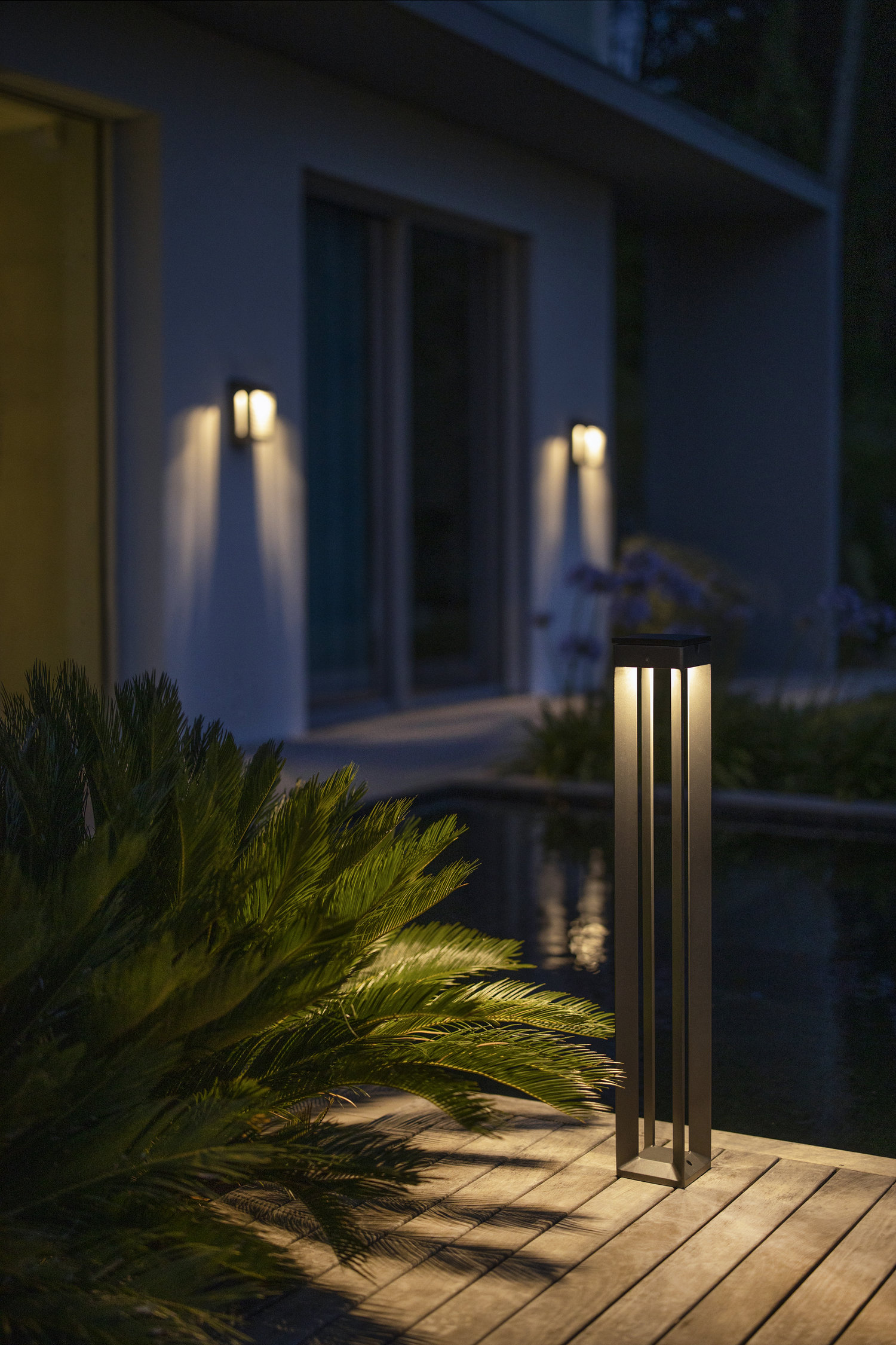 lesjardins-blade-appliques-murales-noir-lumière