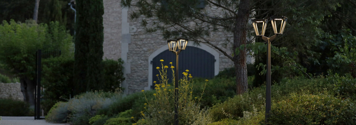 lesjardins-envergure-lampadaire-noir-lumière